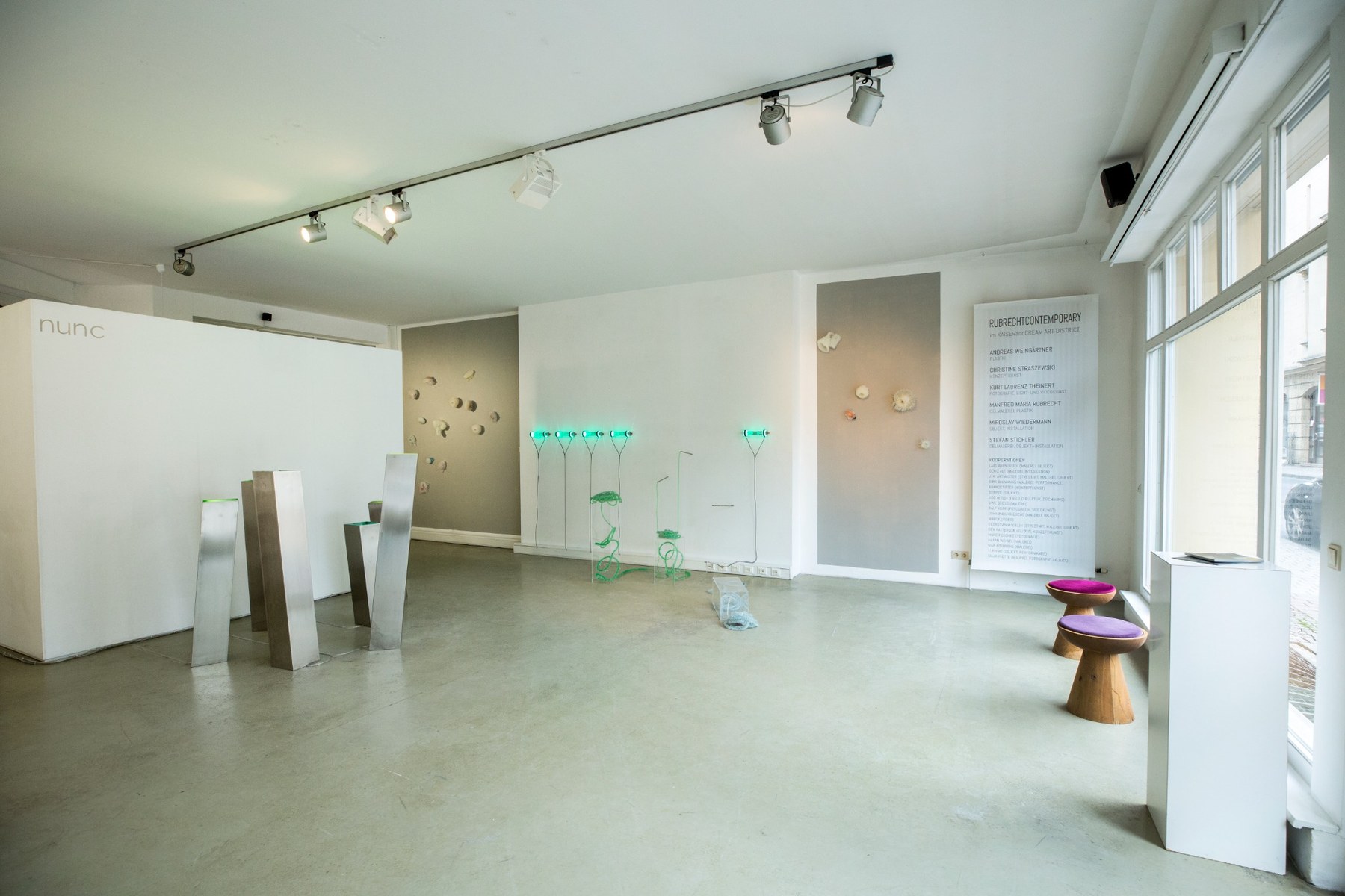 nunc, overall view of the first room